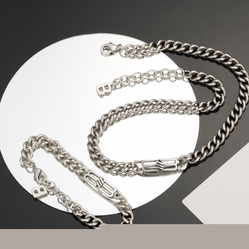 Ba*len*cia*ga necklaces